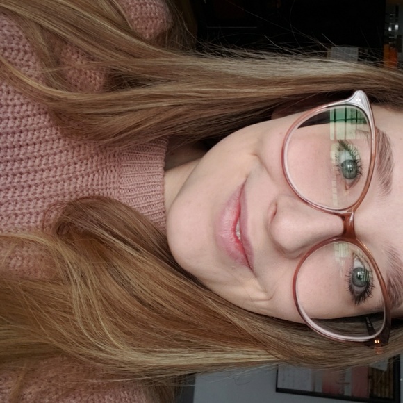 Meet your Posher, Elody - Picture 1 of 1